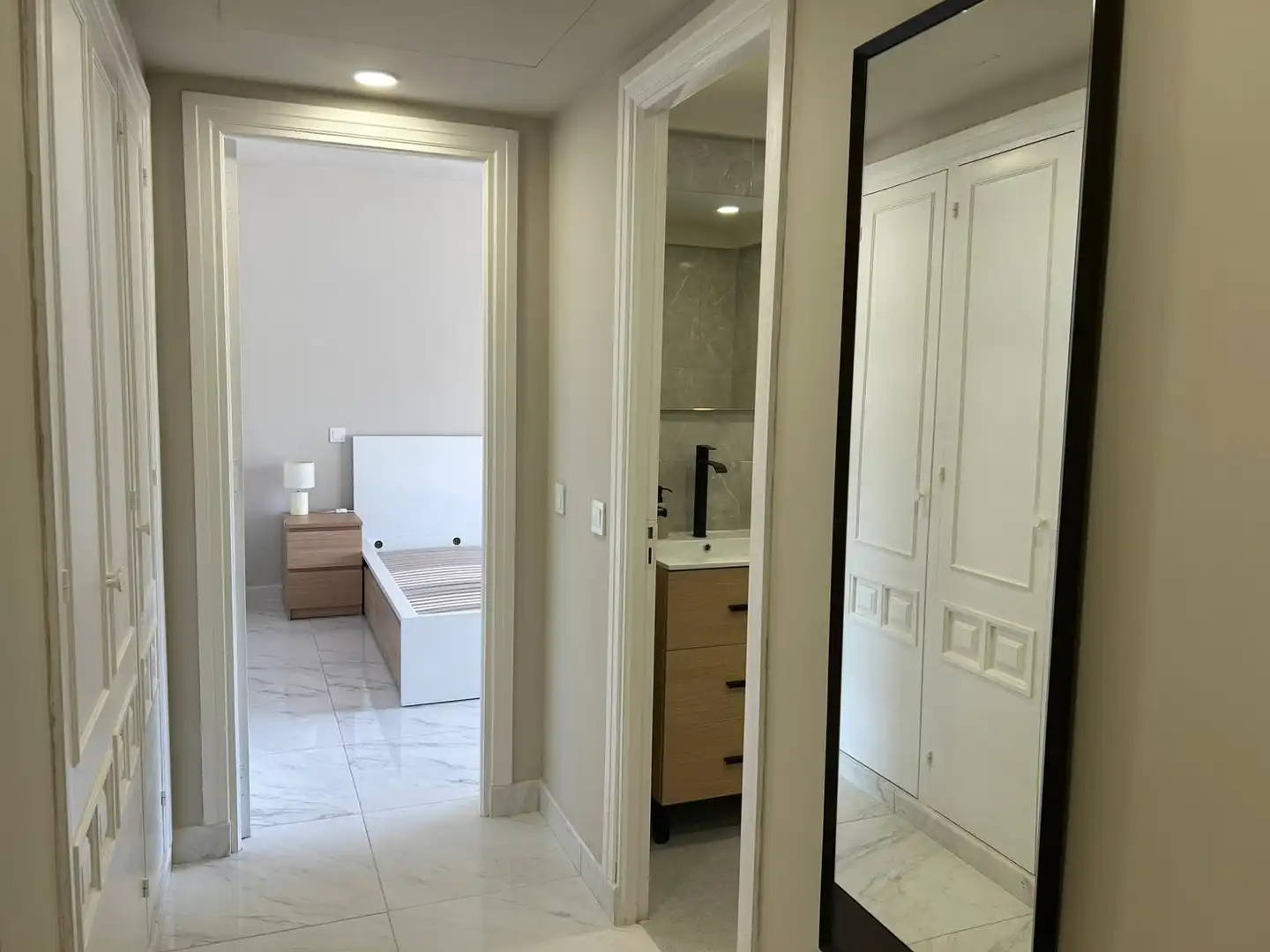Baño de Piso de alquiler en Estepona con Aire acondicionado, Terraza y Amueblado