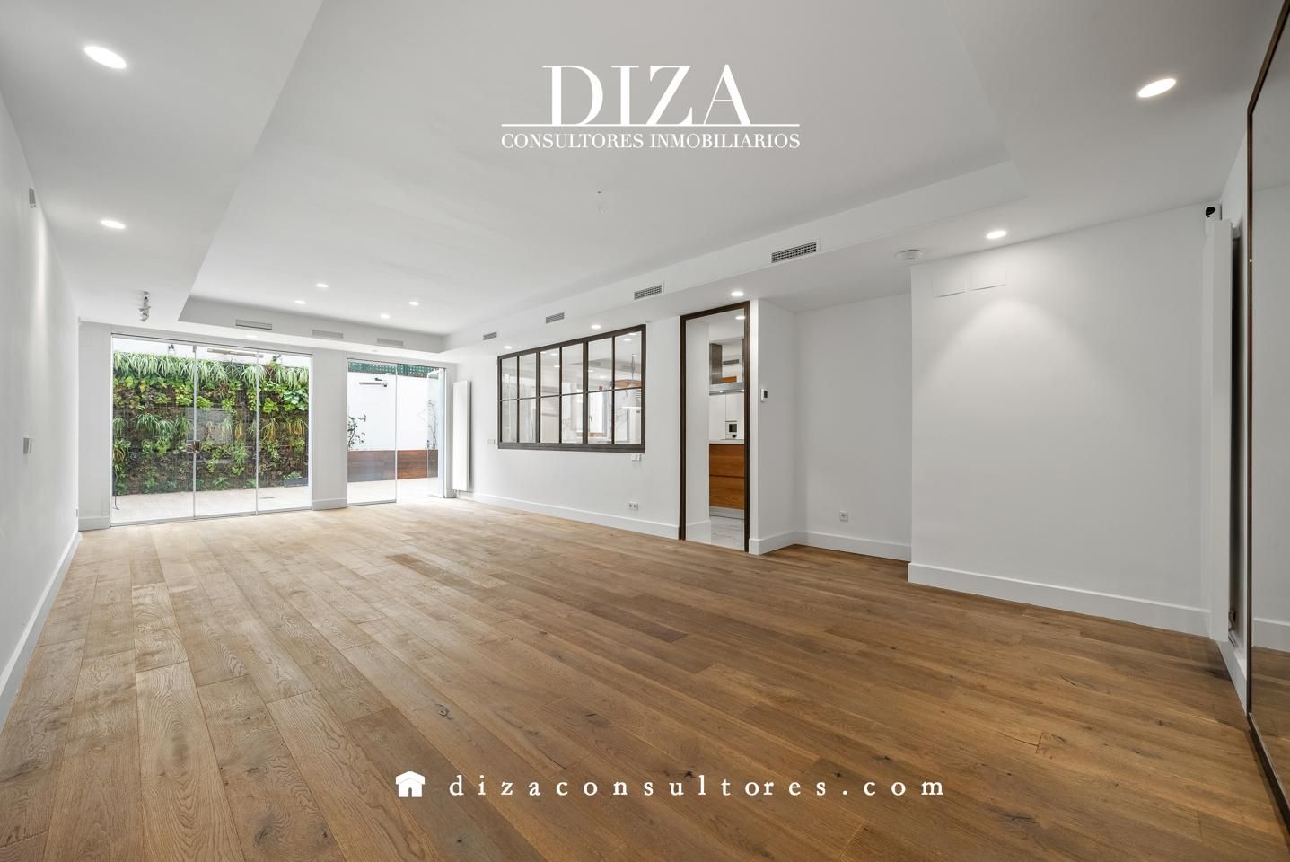 Außenansicht von Wohnung zum Verkauf in  Madrid Capital mit Klimaanlage, Heizung und Privatgarten