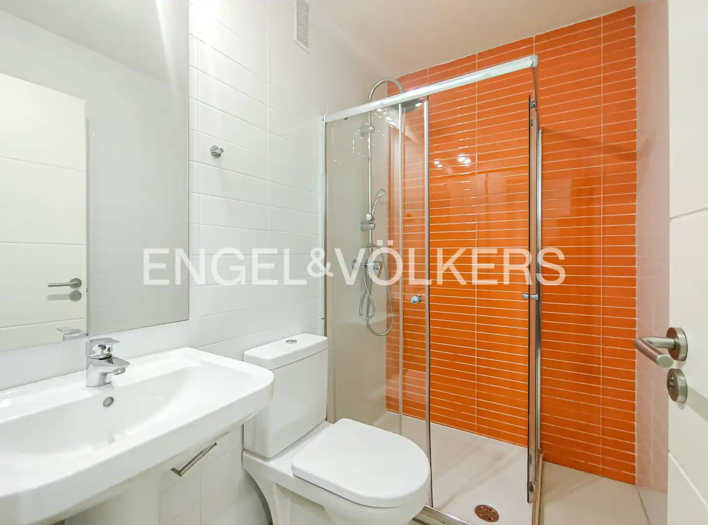 Badezimmer von Wohnung zum Verkauf in Madrid mit Klimaanlage, Heizung und Abstellraum