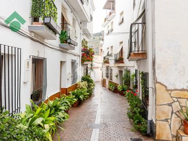 Casa aparellada amb balcó en venda a Otívar