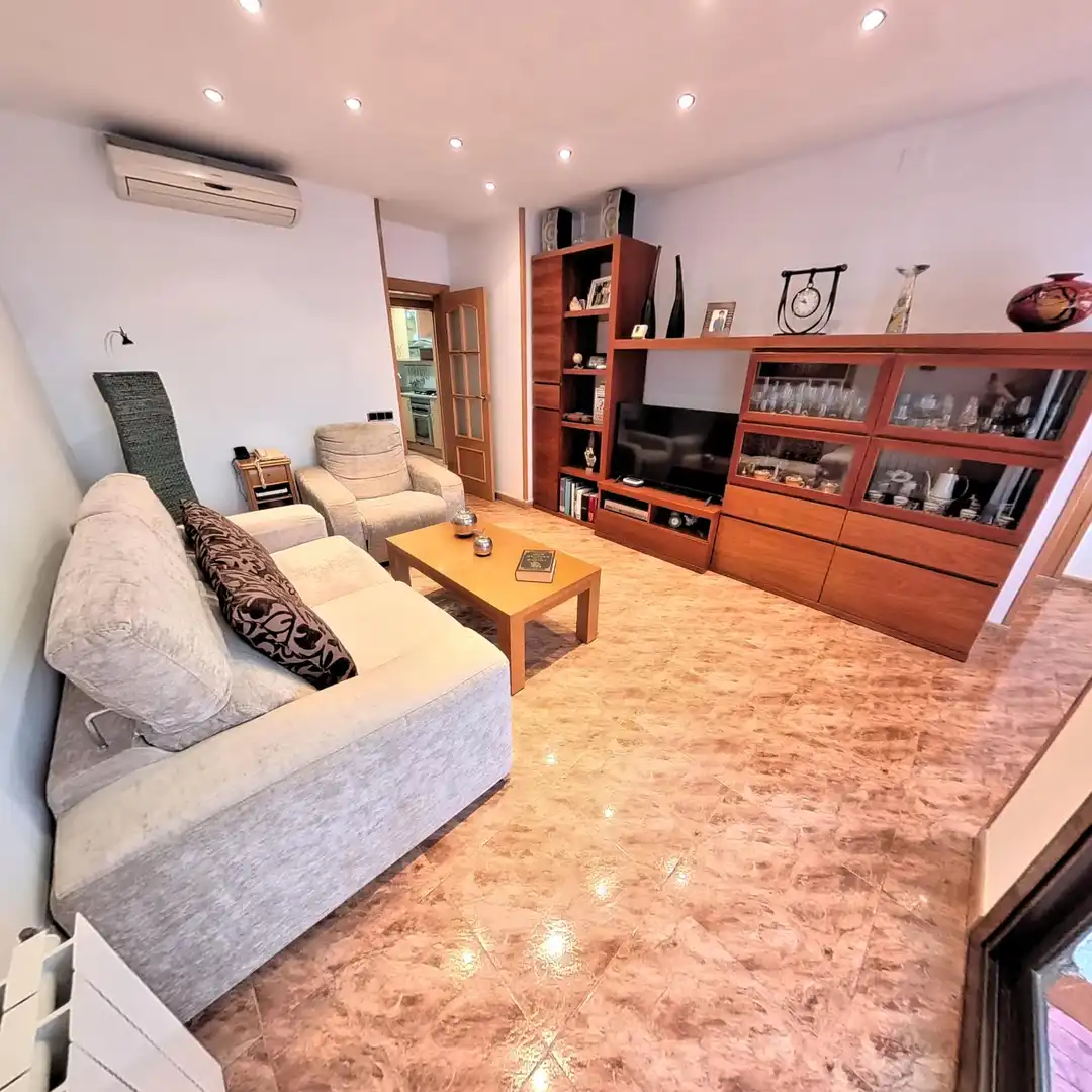 Wohnzimmer von Wohnung zum Verkauf in Barcelona mit Klimaanlage, Heizung und Terrasse
