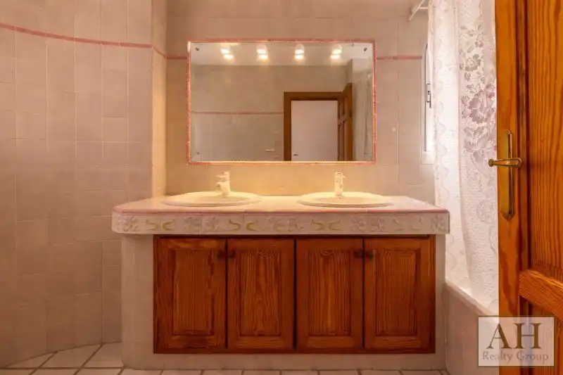Bathroom of Houses for sale in L'Alfàs del Pi