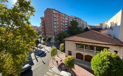 Exterior view of Flat to rent in Valladolid Capital  with Heating, Parquet flooring and Furnished