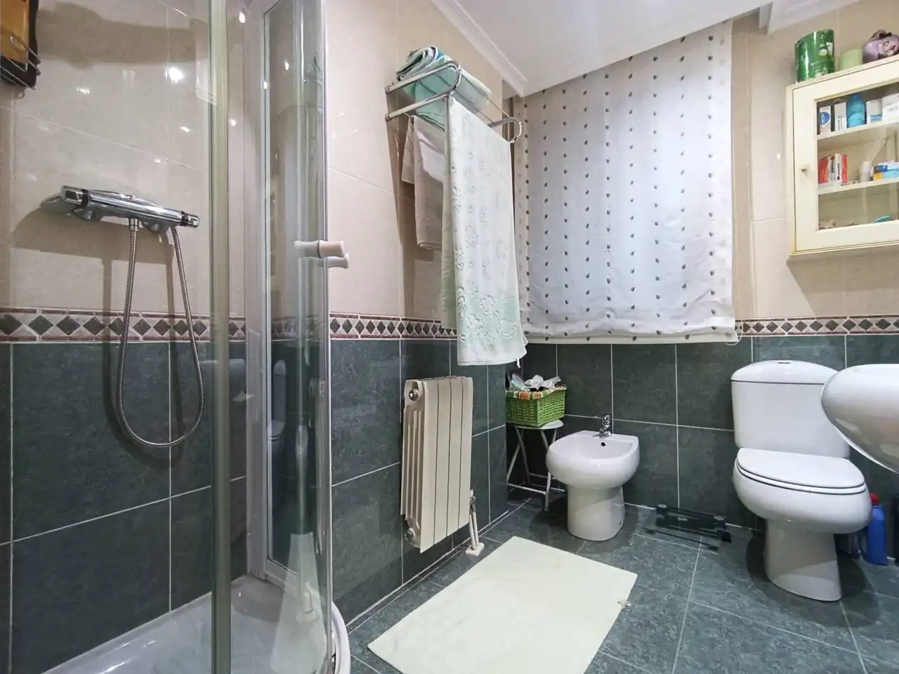 Badezimmer von Wohnung zum Verkauf in Burgos mit Heizung, Parkett und Terrasse