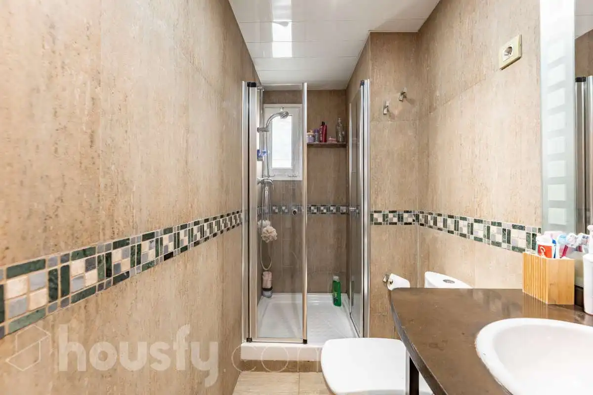 Badezimmer von Wohnung zum Verkauf in Barcelona mit Klimaanlage, Heizung und Möbliert