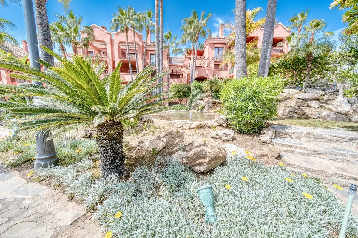 Jardí de Dúplex en venda en Marbella amb Aire condicionat, Terrassa i Traster