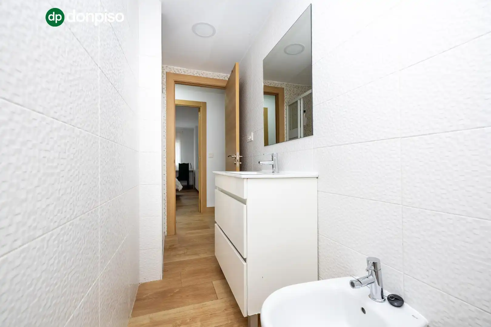 Baño de Piso en venta en Granada con Aire acondicionado, Calefacción y Terraza