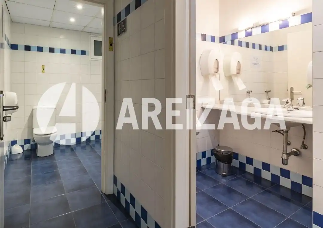 Bathroom of Office for rent in Donostia - San Sebastián   with Air Conditioner and Heating