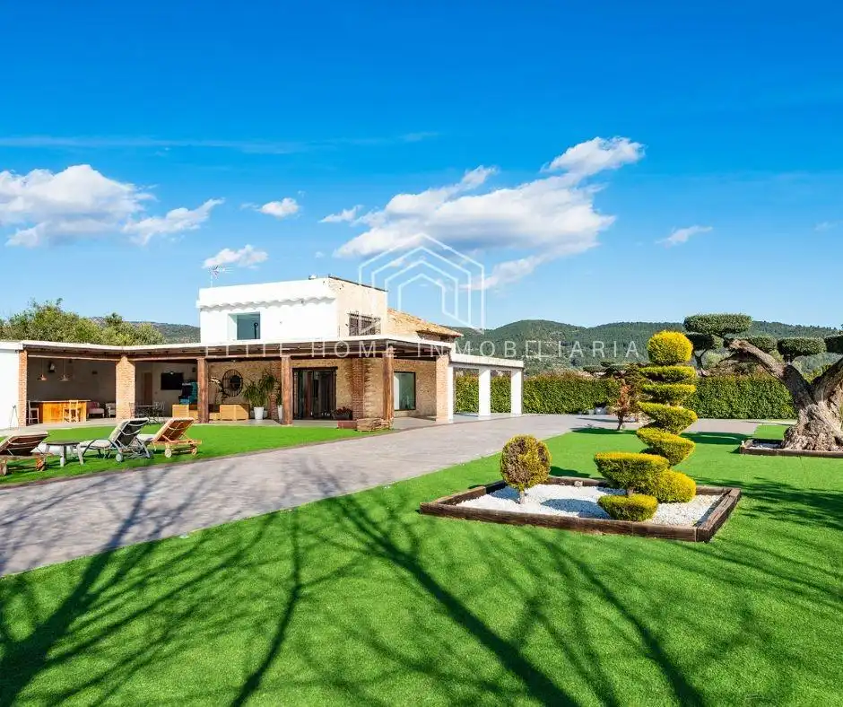 Exterior view of Houses for sale in Useras /  Les Useres  with Air Conditioner, Private garden and Terrace