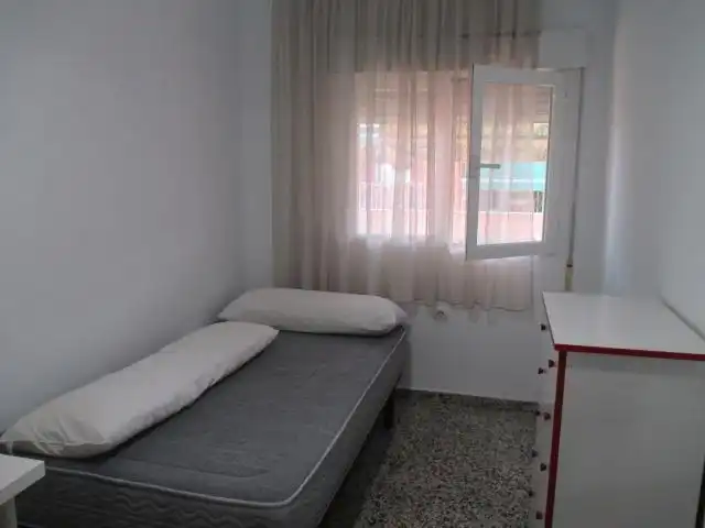 Schlafzimmer von Wohnung zur Miete in Granada mit Klimaanlage, Möbliert und Balkon