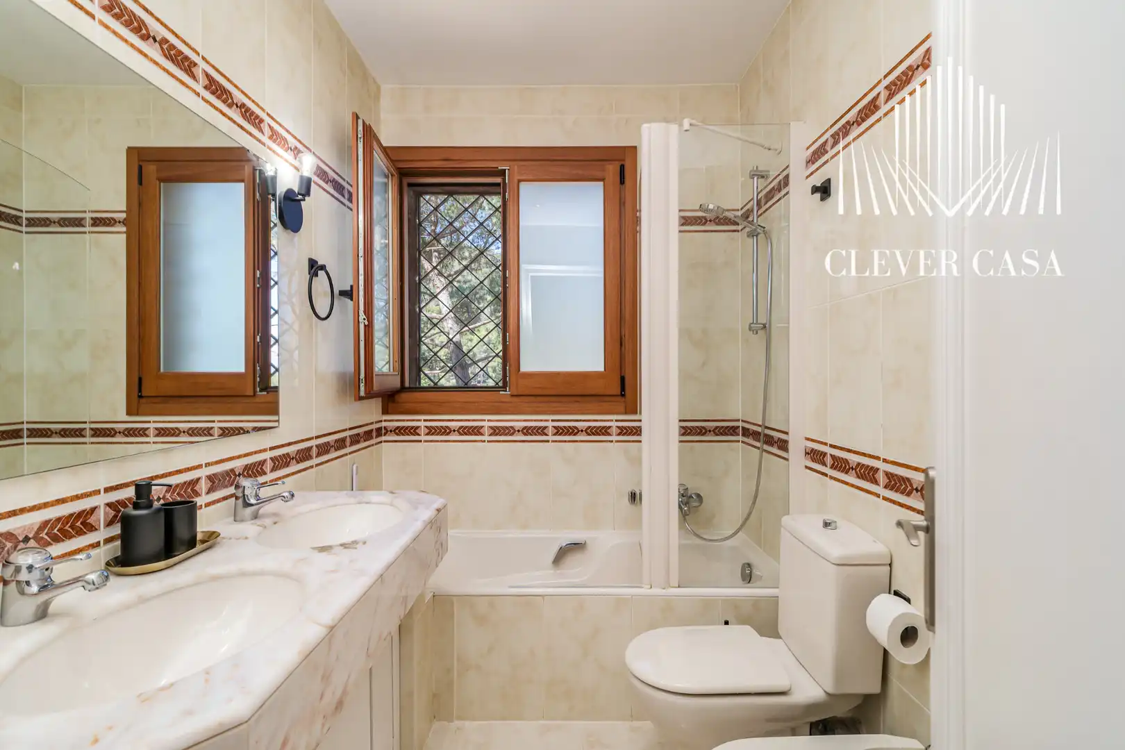 Baño de Casa o chalet en venta en Castellví de Rosanes con Aire acondicionado, Calefacción y Jardín privado