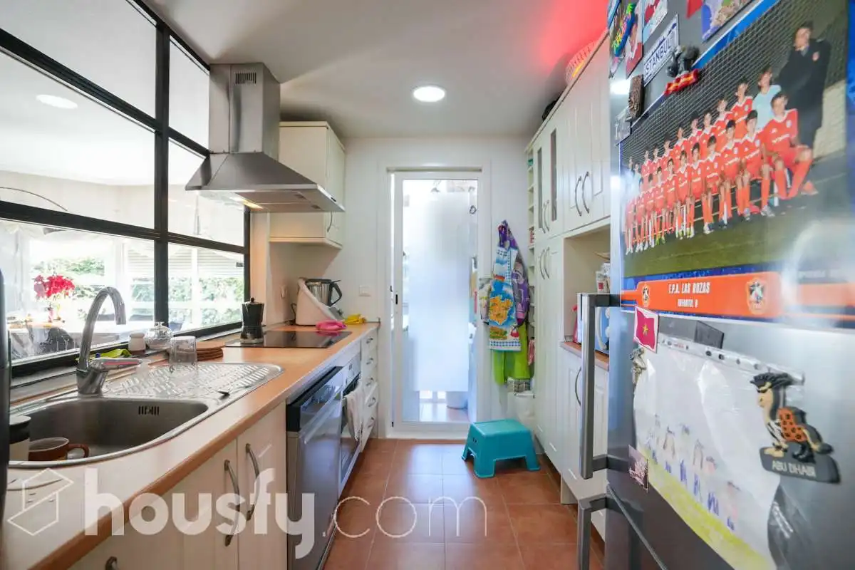 Cocina de Planta baja en venta en Las Rozas de Madrid con Aire acondicionado, Calefacción y Jardín privado