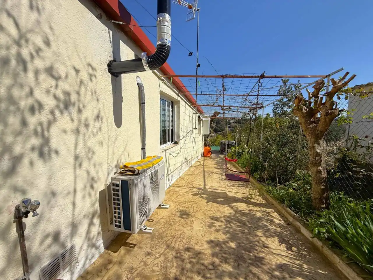 Vista exterior de Casa o chalet en venta en Riells i Viabrea con Aire acondicionado y Terraza