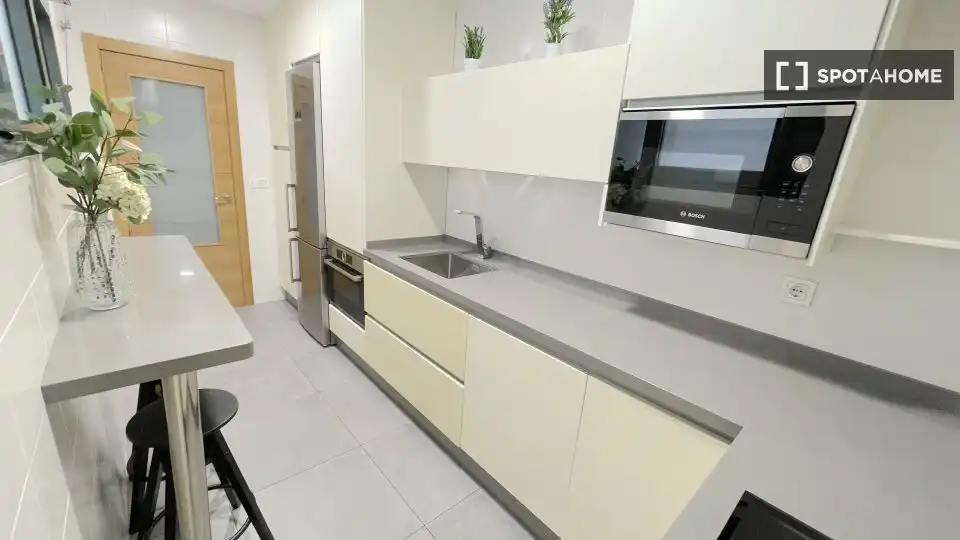 Kitchen of Flat for rent in Sevilla  with Air Conditioner, Heating and Furnished