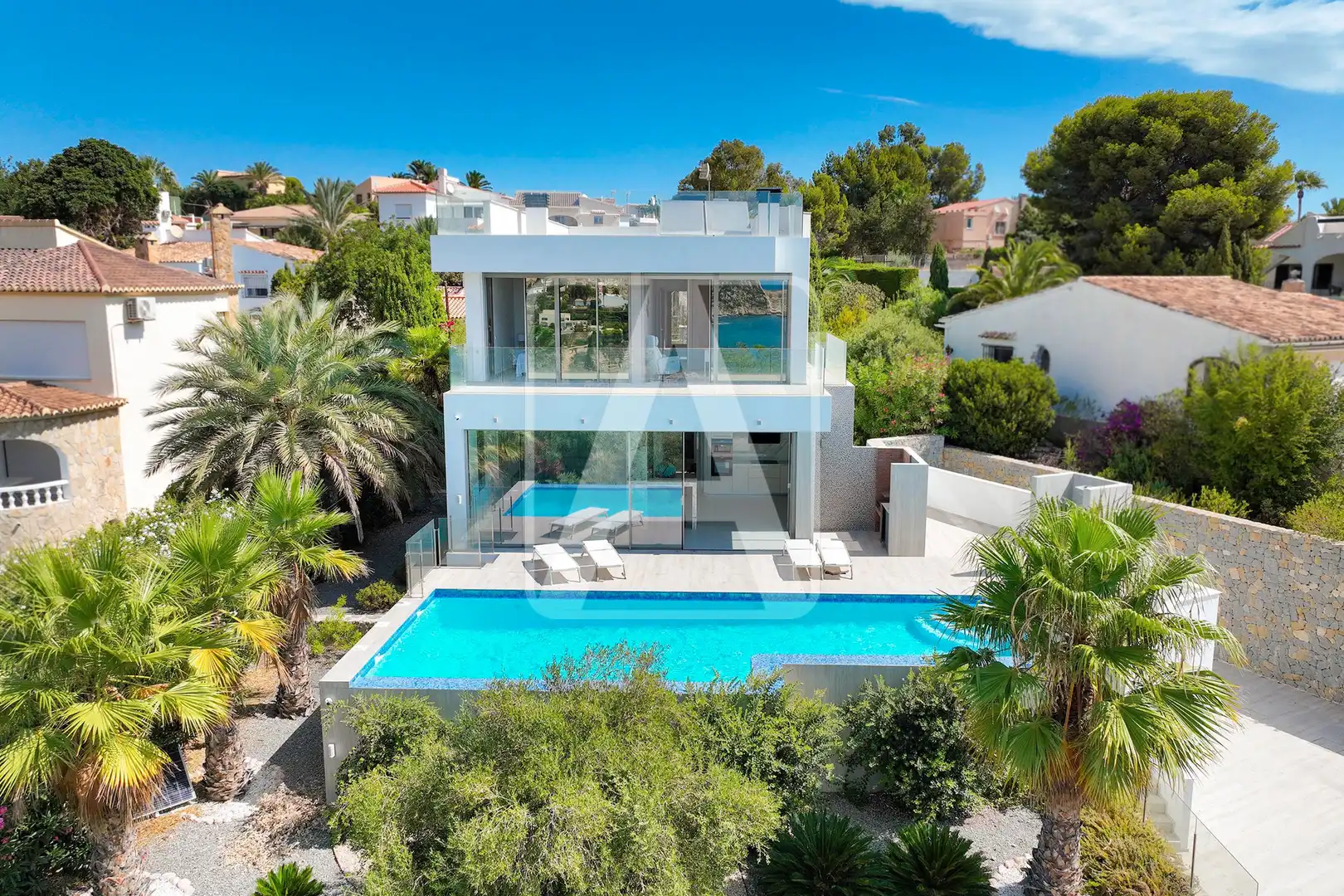Vista exterior de Casa o xalet en venda en Calpe / Calp amb Aire condicionat, Jardí privat i Terrassa