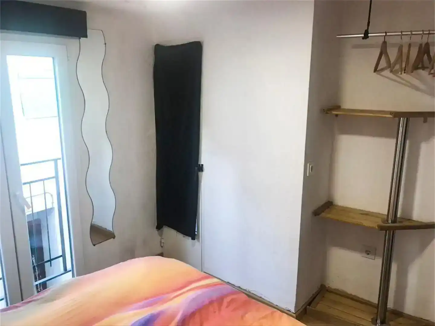 Dormitori de Planta baixa en venda en Baños de Montemayor amb Parquet, Moblat i Balcó