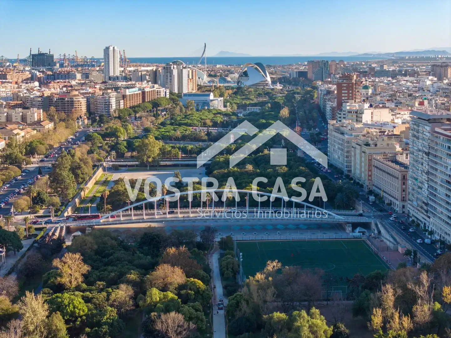 Chalet con piscina en venta en Carlos Arniches, imagen 2