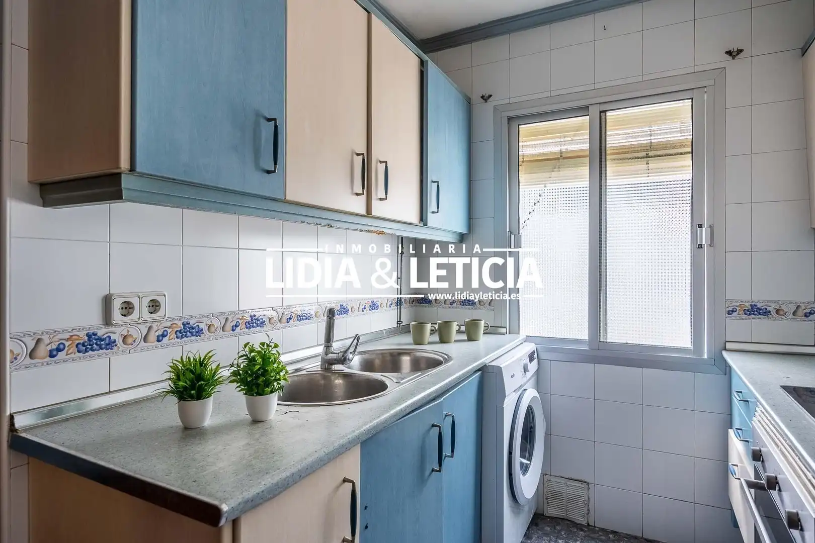 Kitchen of Flat for sale in Alcalá de Guadaira  with Air Conditioner, Terrace and Furnished