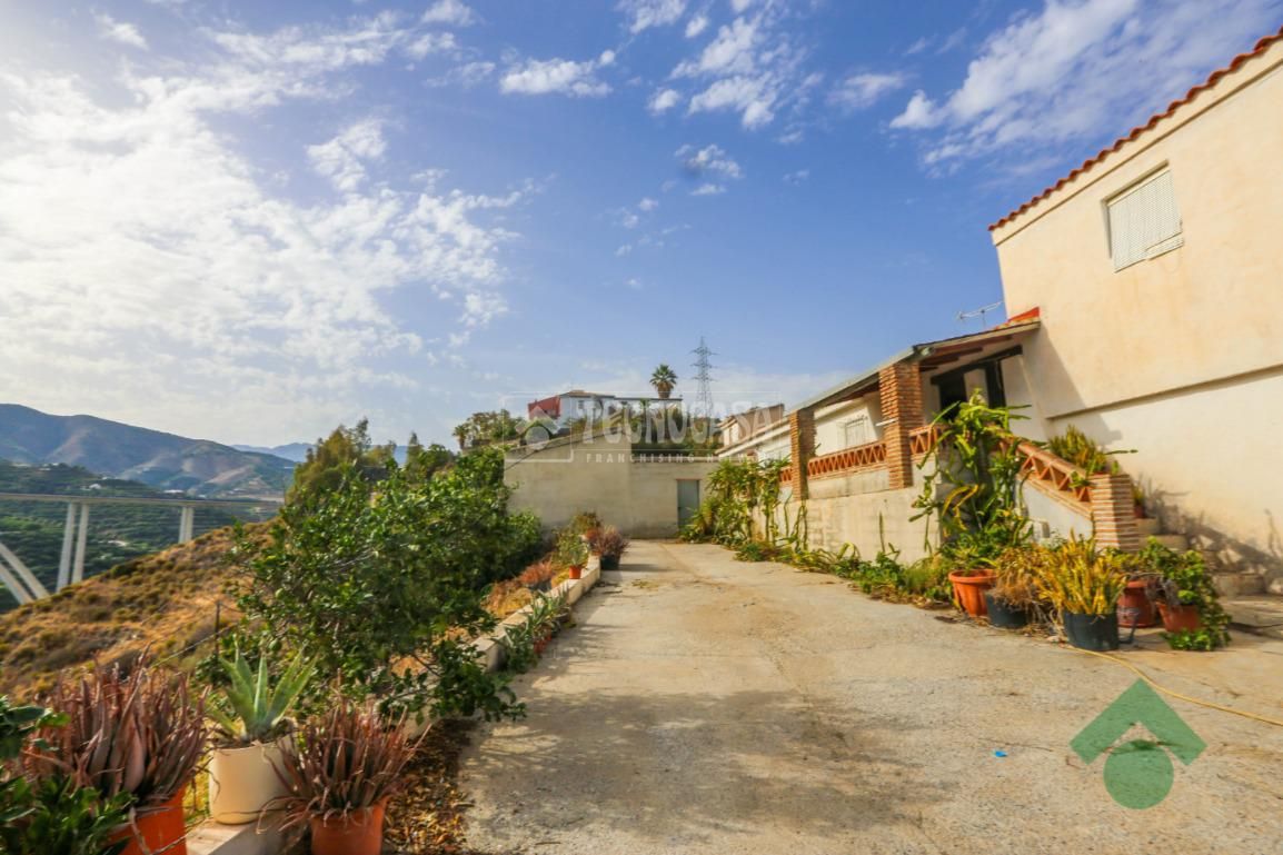 Exterior view of Country house for sale in Almuñécar  with Private garden, Terrace and Furnished