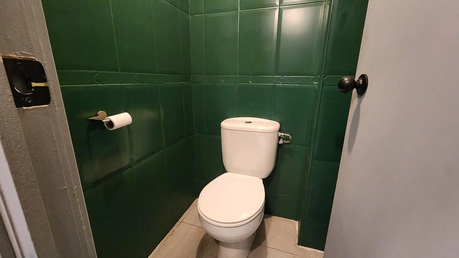 Baño de Local en venta en Getafe con Aire acondicionado