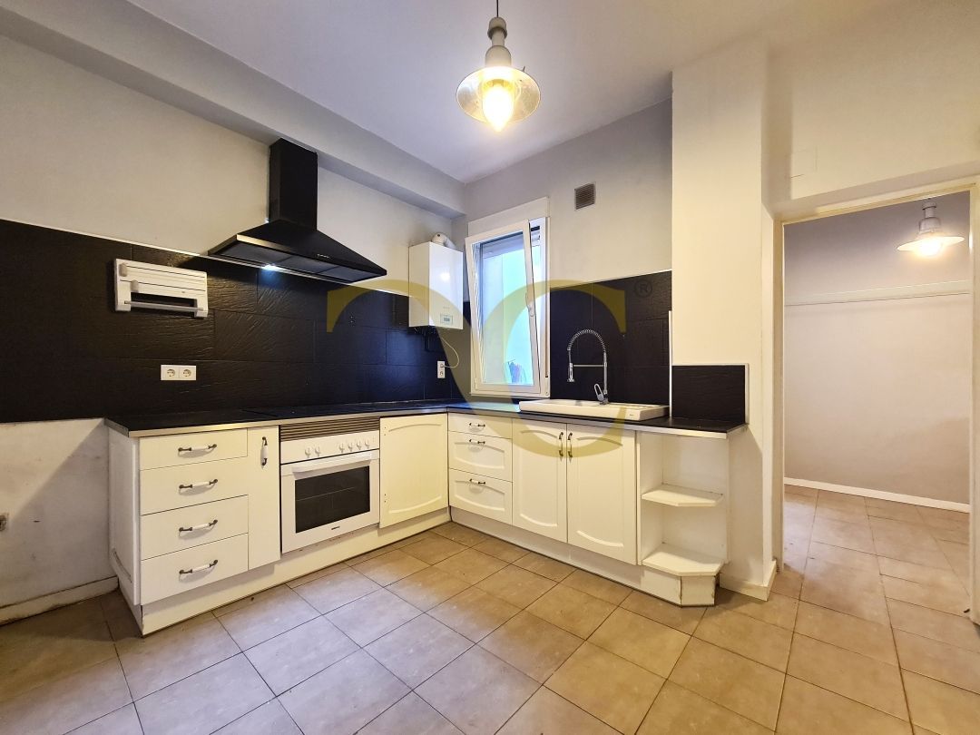 Cuina de Pis en venda en Oviedo  amb Calefacció, Parquet i Traster