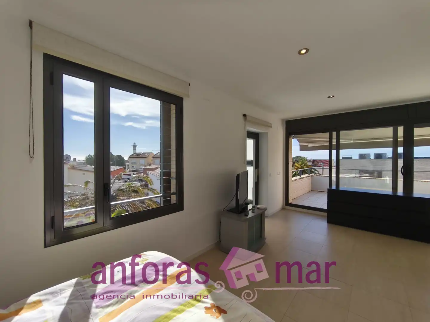 Habitación de Casa adosada en venta en Torredembarra con Aire acondicionado, Calefacción y Jardín privado