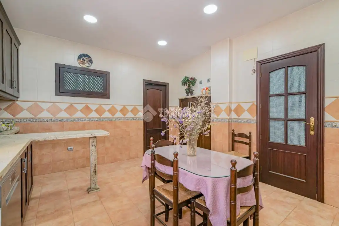 Kitchen of Flat for sale in Lucena  with Air Conditioner