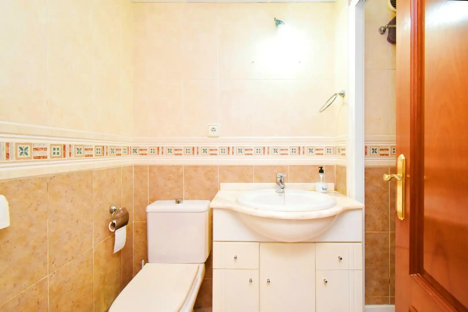 Baño de Piso en venta en Roquetas de Mar con Terraza y Piscina comunitaria