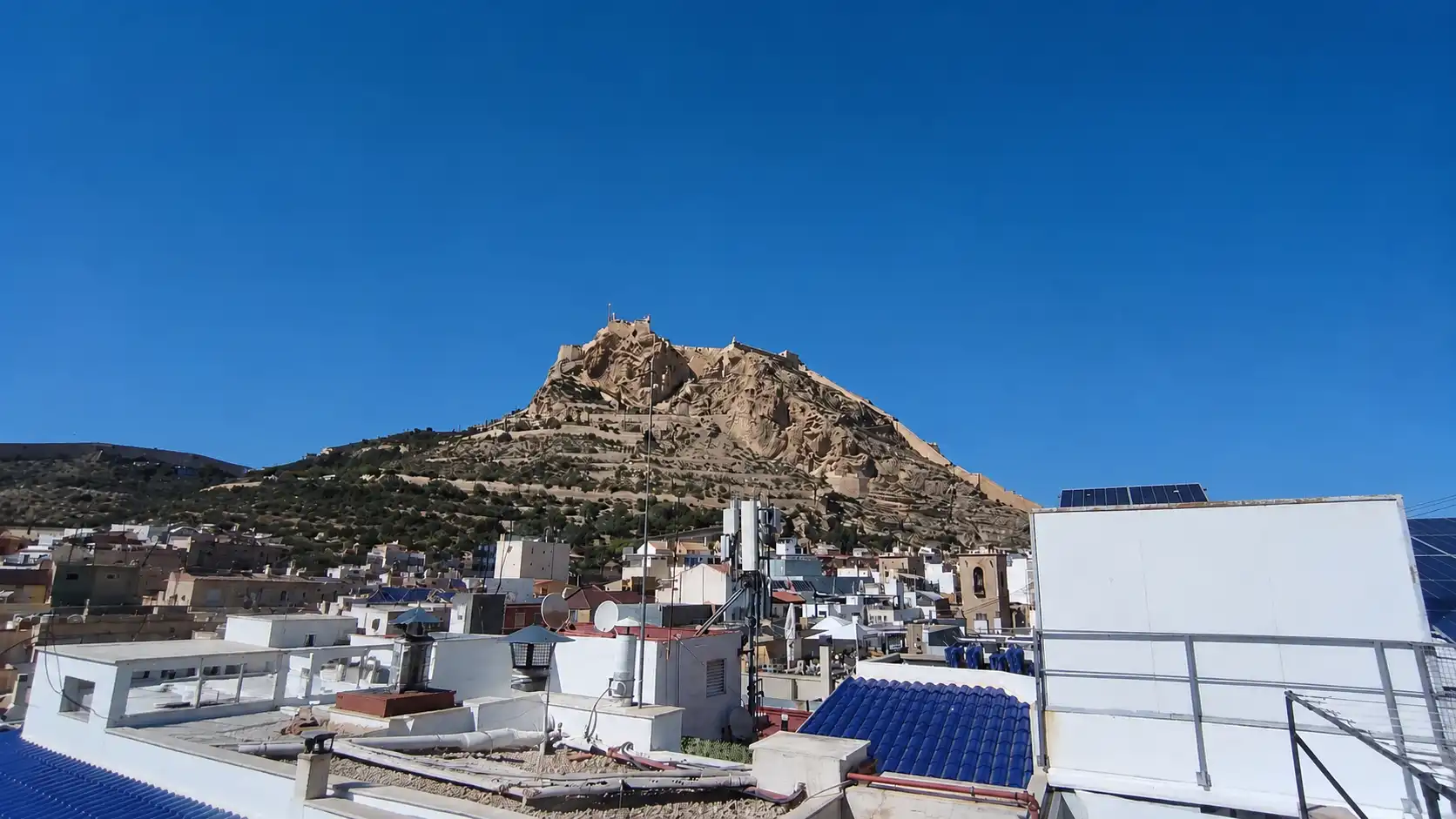 Vista exterior de Piso en venta en Alicante / Alacant con Aire acondicionado, Amueblado y Horno