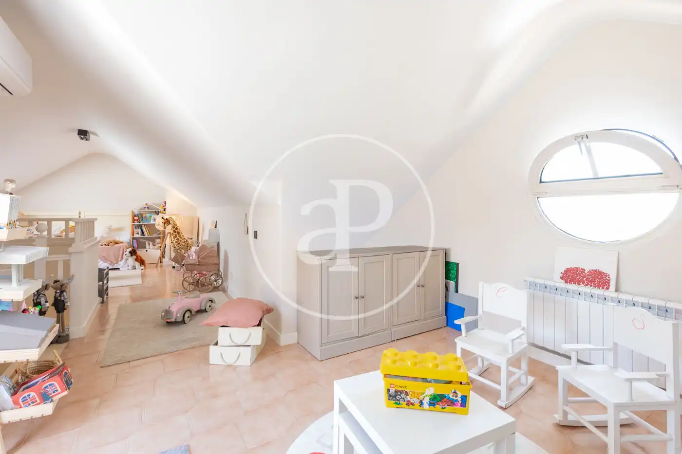 Sala de estar de Casa adosada de alquiler en Las Rozas de Madrid con Aire acondicionado, Calefacción y Jardín privado