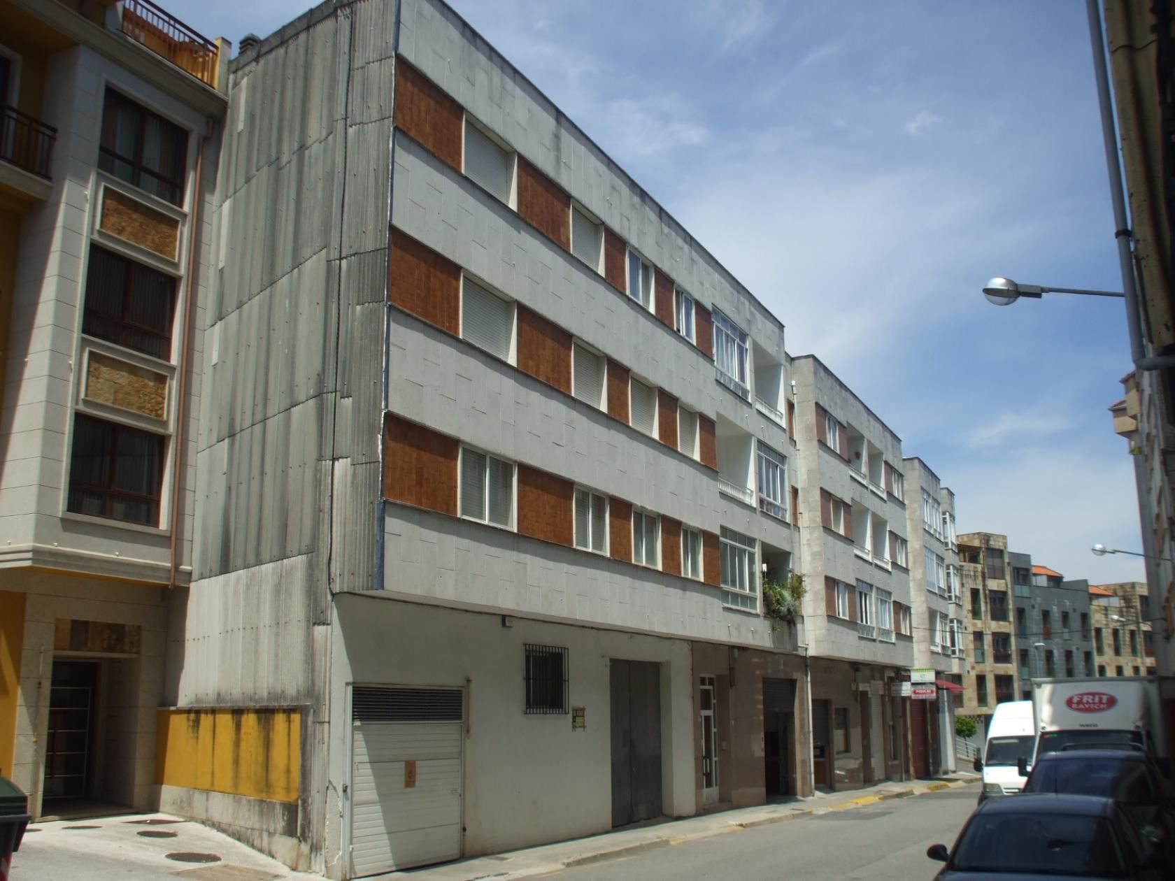 Vista exterior de Garatge en venda en Poio