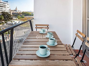 Piso con balcón en venta en Triana