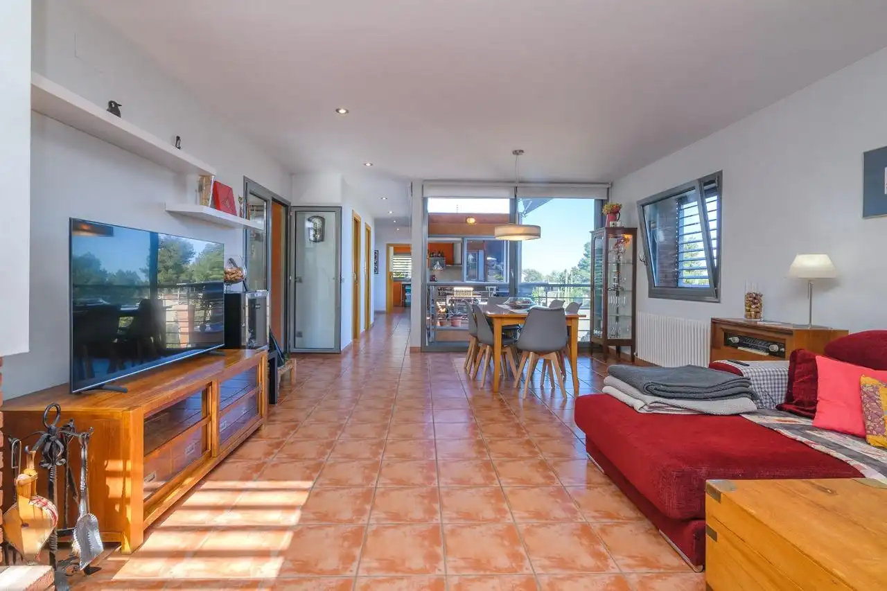 Sala de estar de Casa o chalet en venta en Vallirana con Aire acondicionado y Balcón