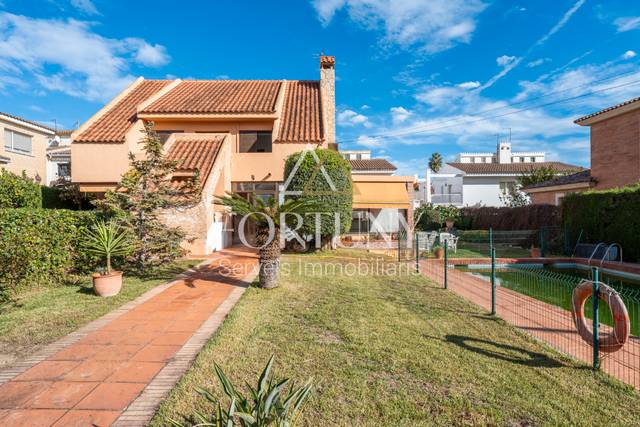 Casa-chalet en Venta en Carrer Ramon Martí Alsina en Els Tallats - Mas Olivé