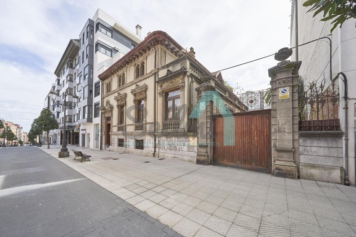 Exterior view of House or chalet for sale in Oviedo   with Private garden, Parquet flooring and Terrace