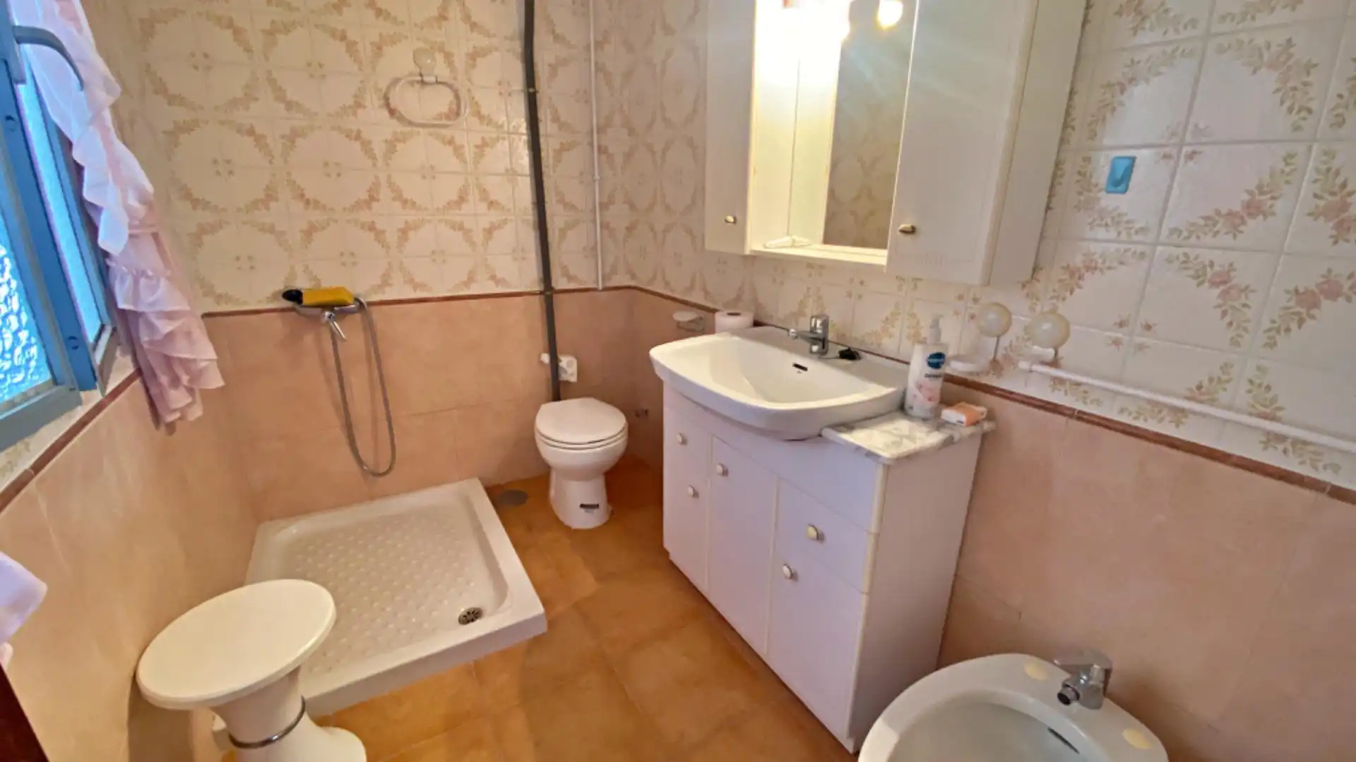 Baño de Piso en venta en Lorca con Terraza y Balcón