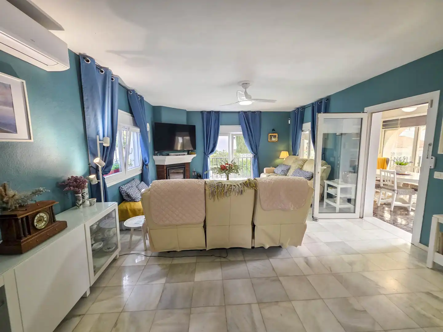 Living room of Houses for sale in Manilva  with Air Conditioner, Private garden and Terrace