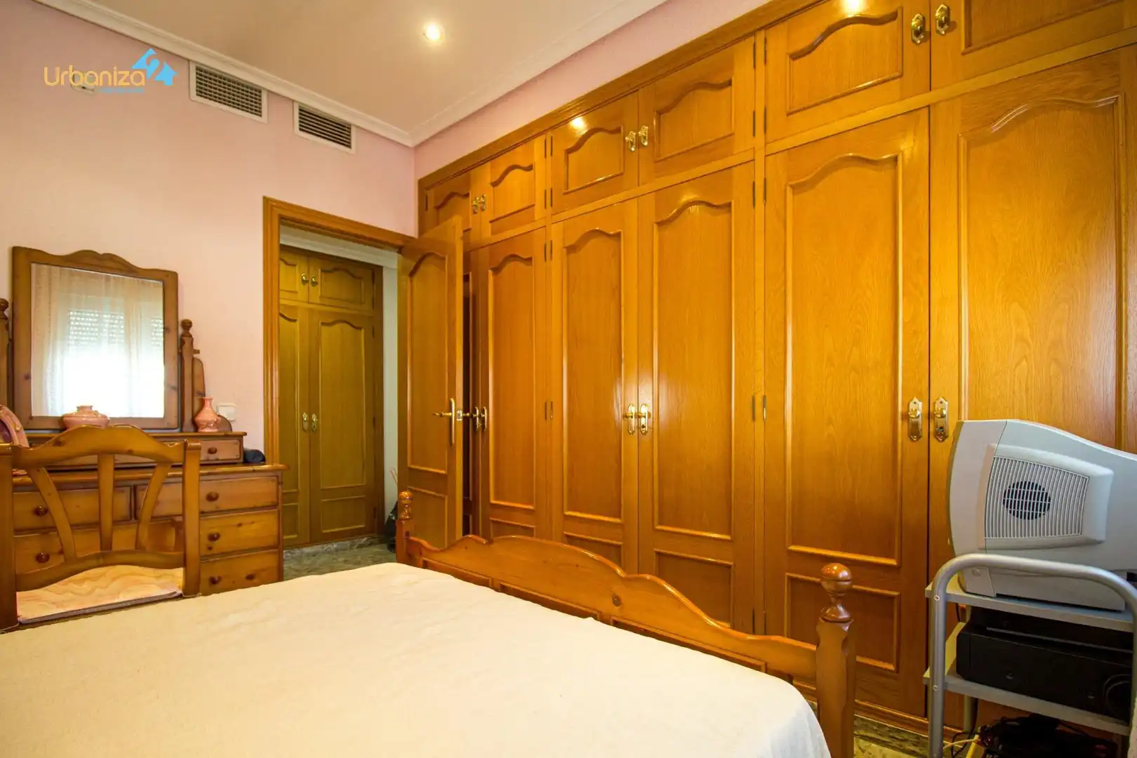 Dormitori de Casa o xalet en venda en Badajoz amb Aire condicionat, Jardí privat i Terrassa