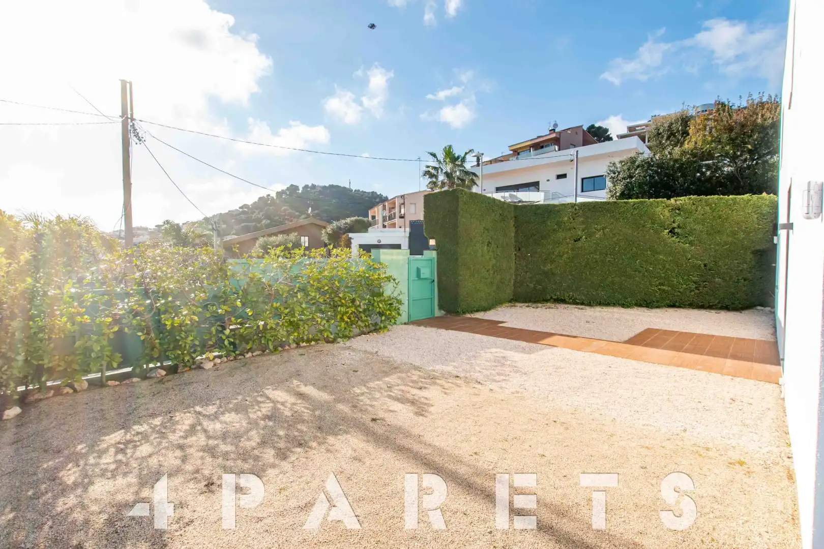 Außenansicht von Einfamilien-Reihenhaus zum Verkauf in Santa Susanna mit Heizung, Privatgarten und Terrasse