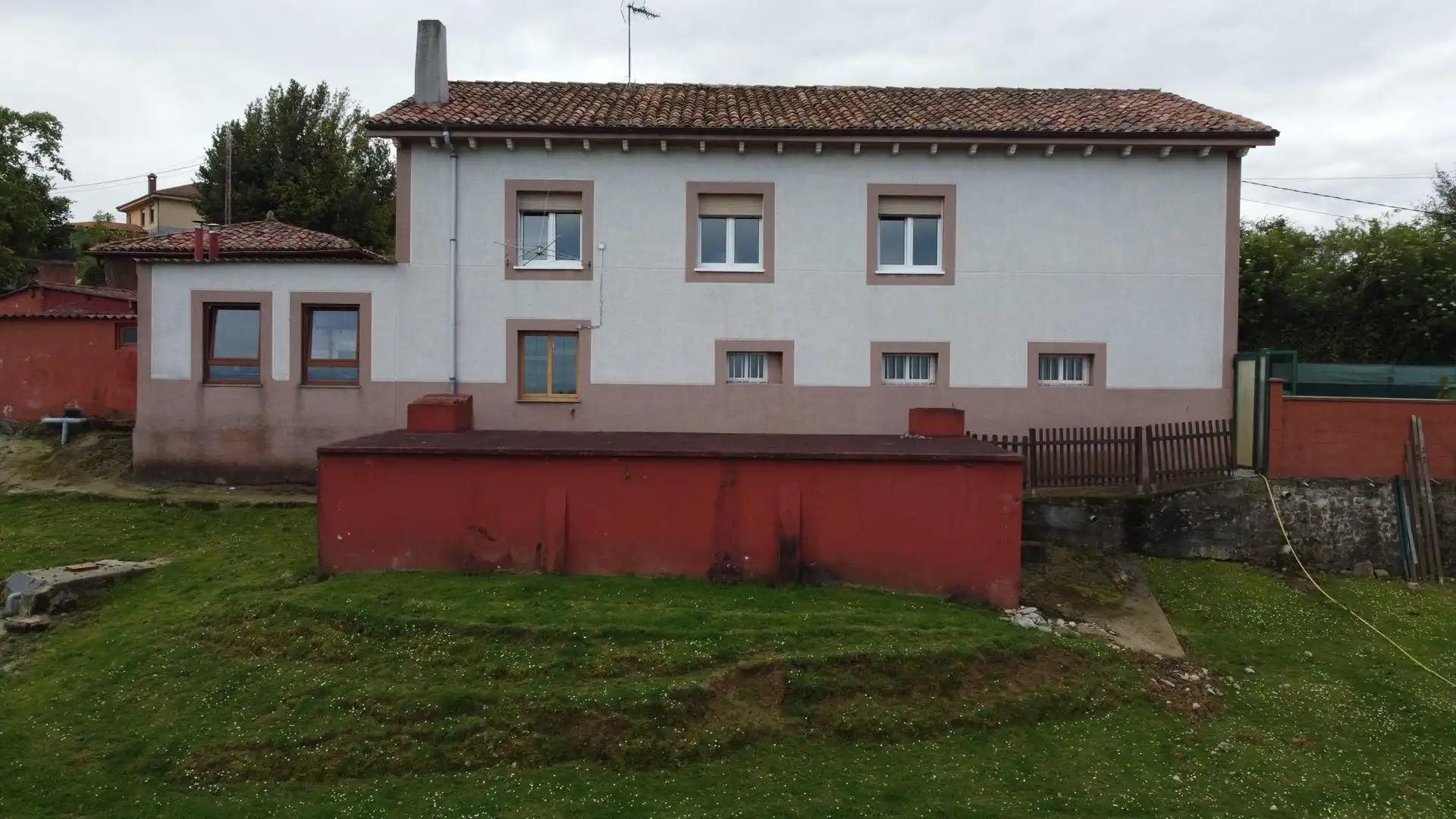 Vista exterior de Casa o xalet en venda en Gijón  amb Calefacció, Jardí privat i Traster