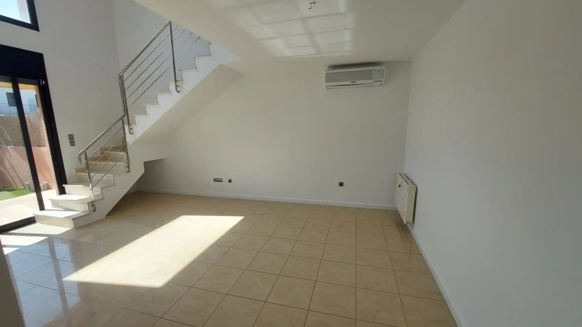 Casa adosada en venta en Vilafranca del Penedès con Aire acondicionado, Calefacción y Jardín privado