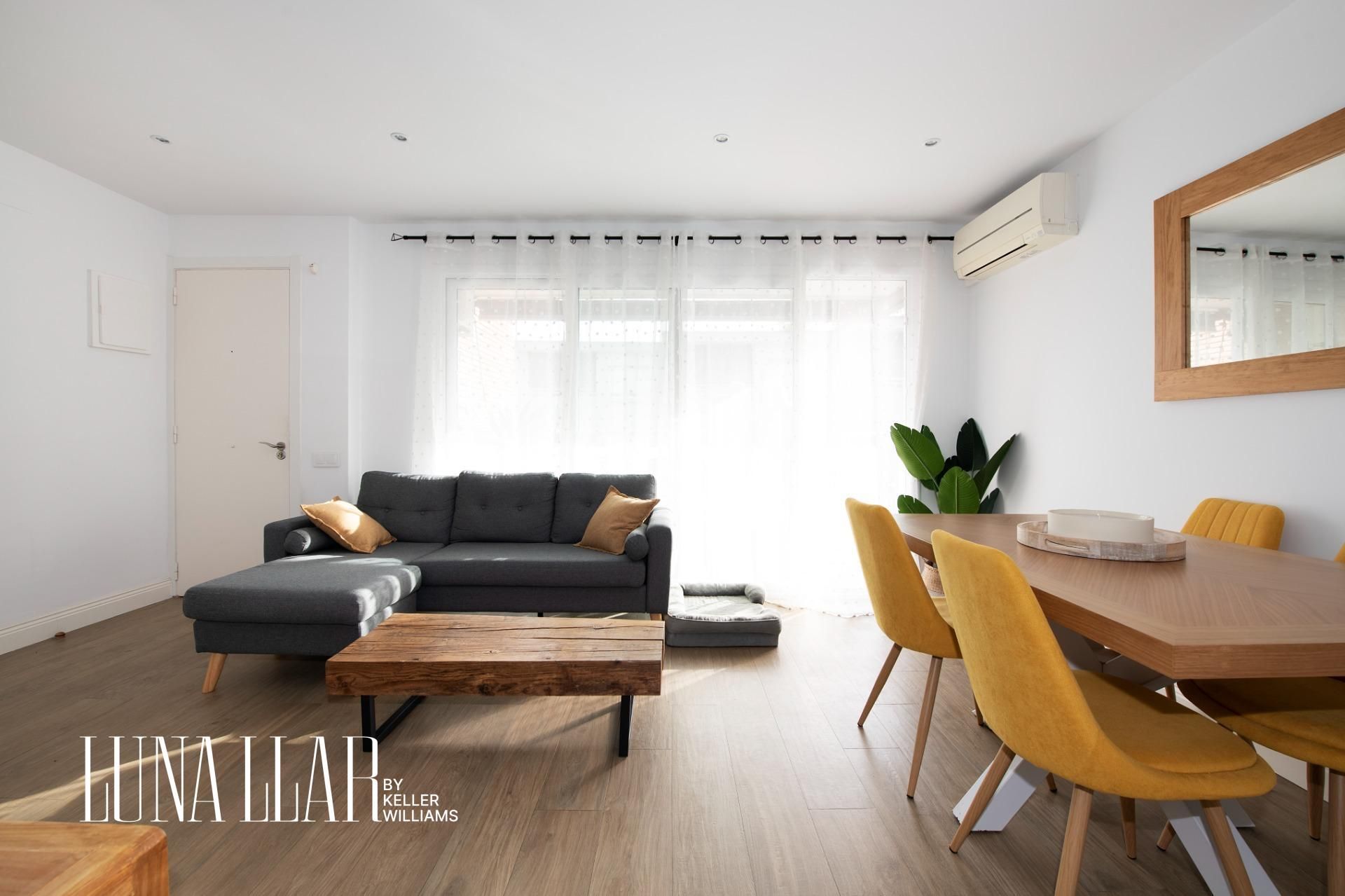 Living room of Flat for sale in Castelldefels  with Private garden, Parquet flooring and Terrace