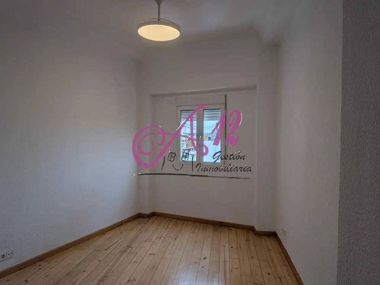 Schlafzimmer von Wohnung zur Miete in Valencia mit Klimaanlage, Terrasse und Abstellraum