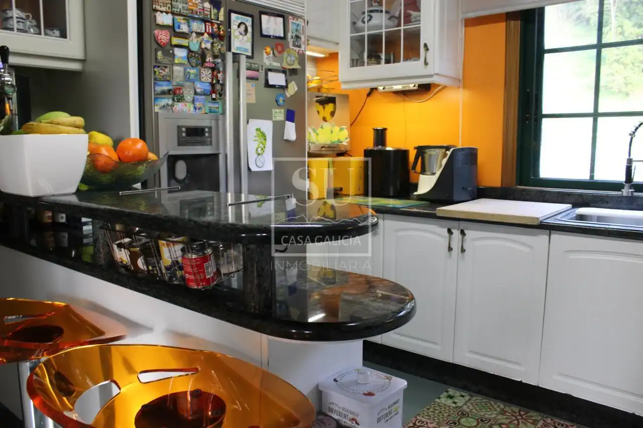 Cocina de Casa o chalet en venta en Vigo  con Calefacción, Jardín privado y Parquet