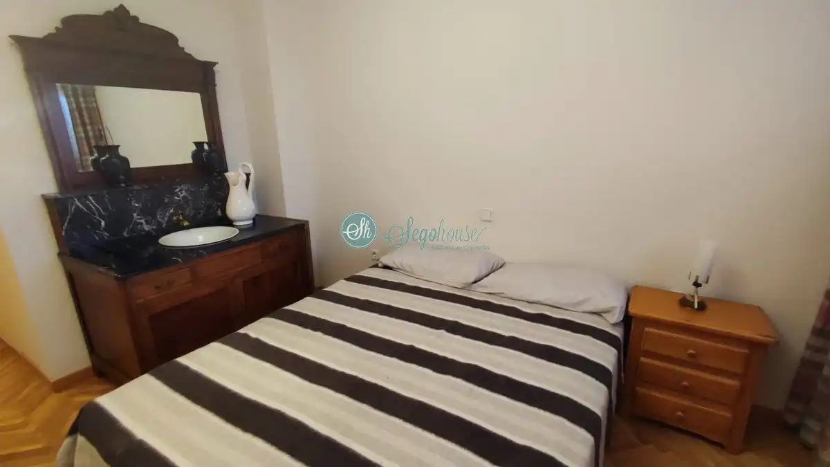 Bedroom of Flat for sale in Segovia  with Heating, Parquet flooring and Terrace
