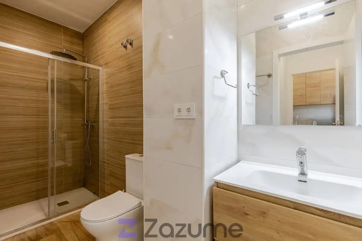 Bathroom of Flat for rent in Madrid  with Air Conditioner, Heating and Furnished