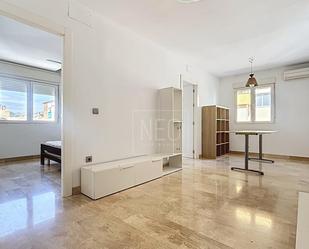 Living room of Flat for sale in  Granada Capital  with Air Conditioner and Parquet flooring