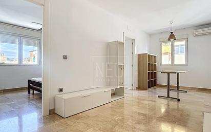 Living room of Flat for sale in  Granada Capital  with Air Conditioner and Parquet flooring