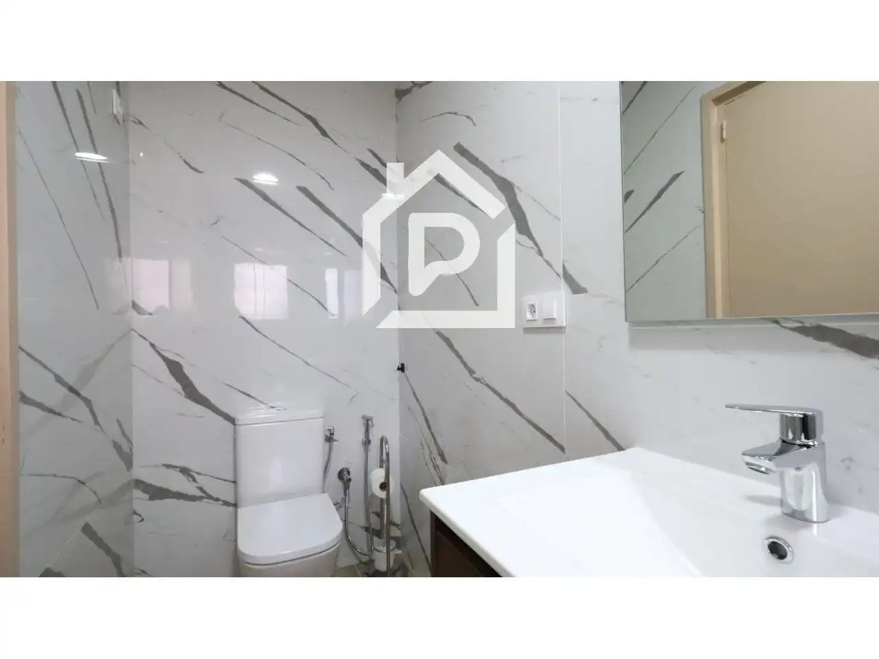 Badezimmer von Wohnung zur Miete in El Port