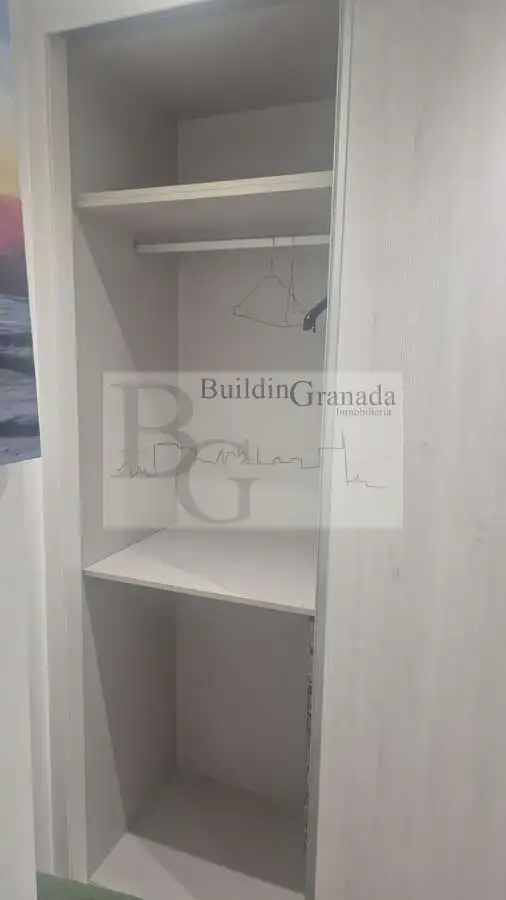 Dormitori de Pis de lloguer en Granada amb Aire condicionat, Calefacció i Moblat